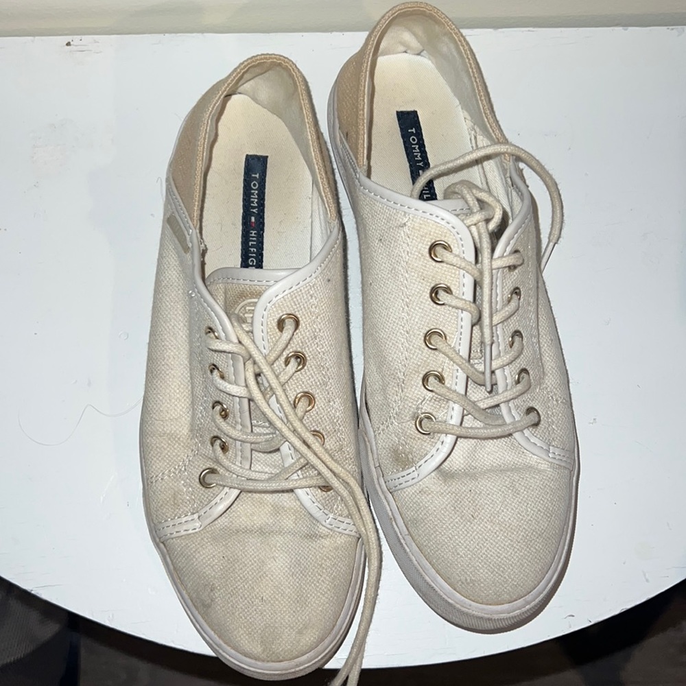 Tommy Hilfiger Sz 8 sneakers